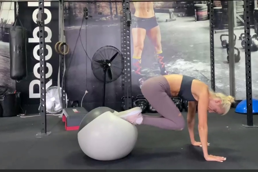 Knee to chest with fitball